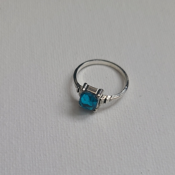 Silver ring with blue stone - Picture 2 of 3